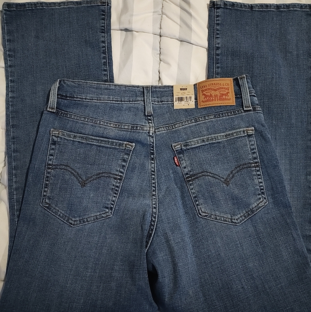 Levi's Jeans - Picture 2 of 6